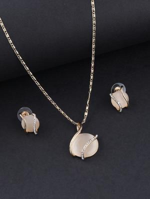 gold metal pendant - 17006374 - Standard Image - 4