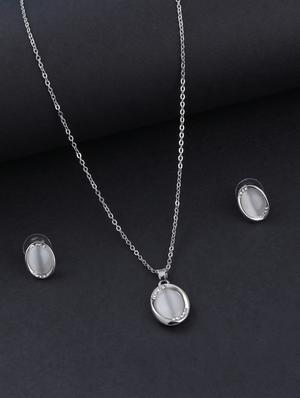 silver metal pendant - 17006381 - Standard Image - 4