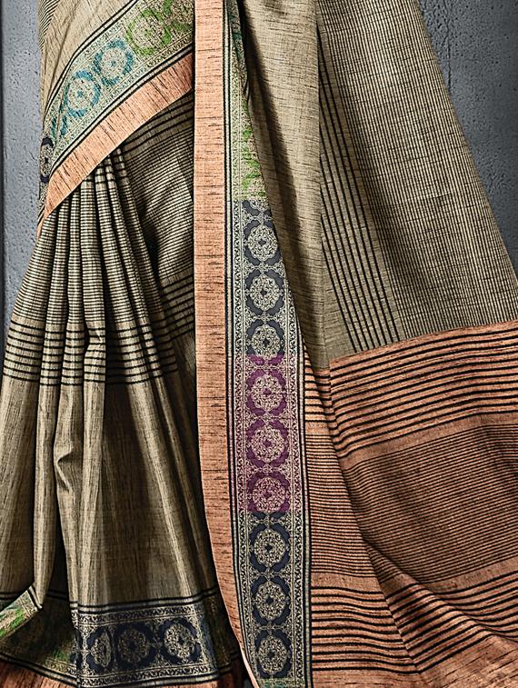 striped printed saree with blouse - 17010316 - Zoom Image - 2