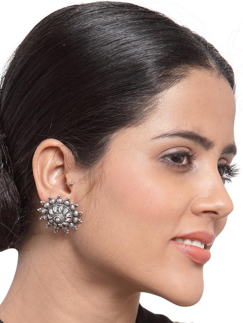 silver brass studs earring - 17012105 - Zoom Image - 4