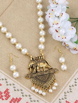 gold metal long necklace - 17013391 - Standard Image - 4