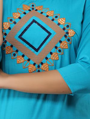 embroidered straight kurta - 17015159 - Standard Image - 4