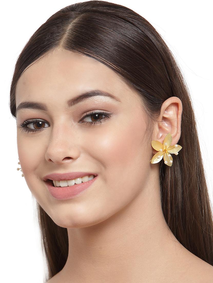 gold brass studs earring - 17021585 - Zoom Image - 4