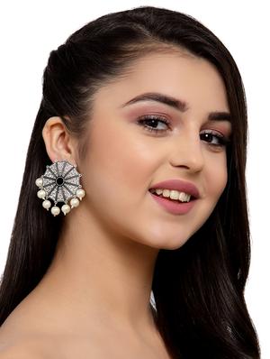 silver copper studs earring - 17021642 - Standard Image - 4