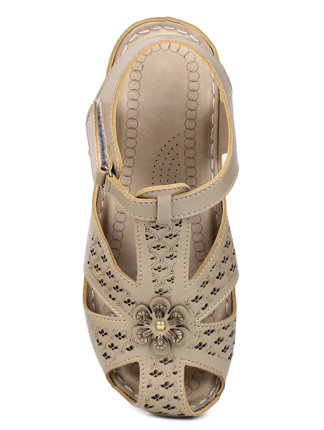 beige back strap sandals - 17024780 - Zoom Image - 4