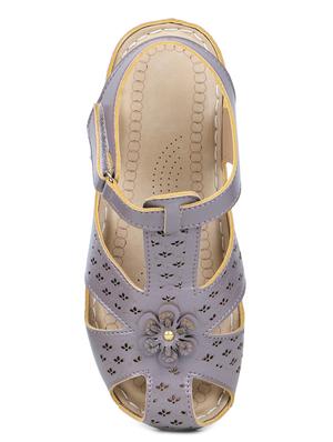 grey back strap sandals - 17024782 - Standard Image - 4