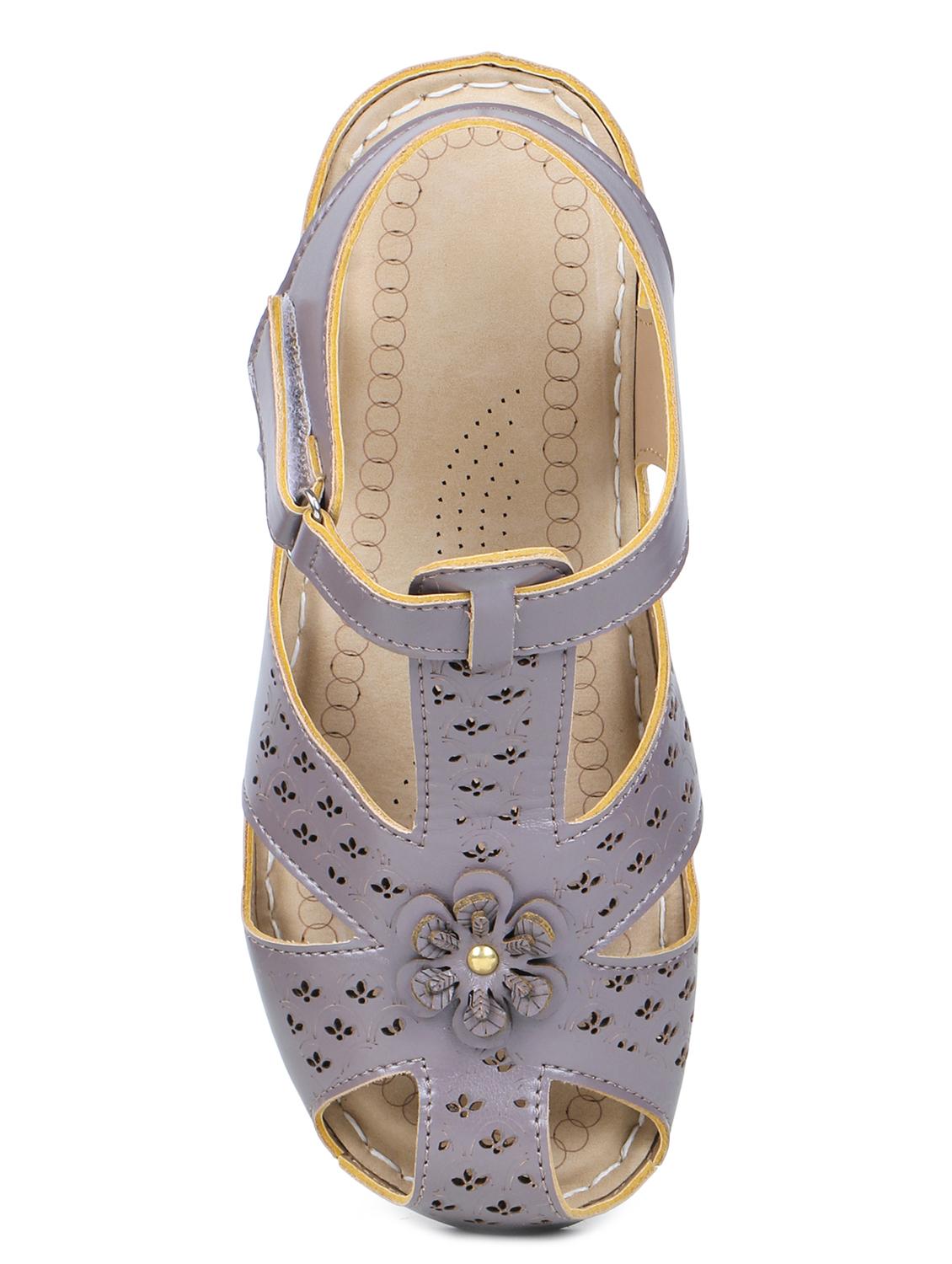 grey back strap sandals - 17024782 - Zoom Image - 4