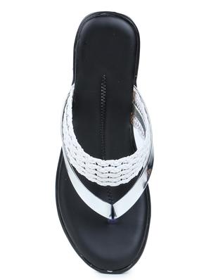 white toe separator sandals - 17024794 - Standard Image - 4