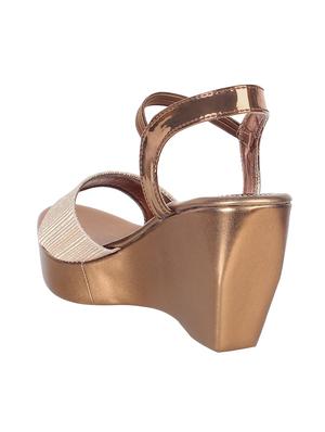 gold back strap wedges - 17031542 - Standard Image - 4