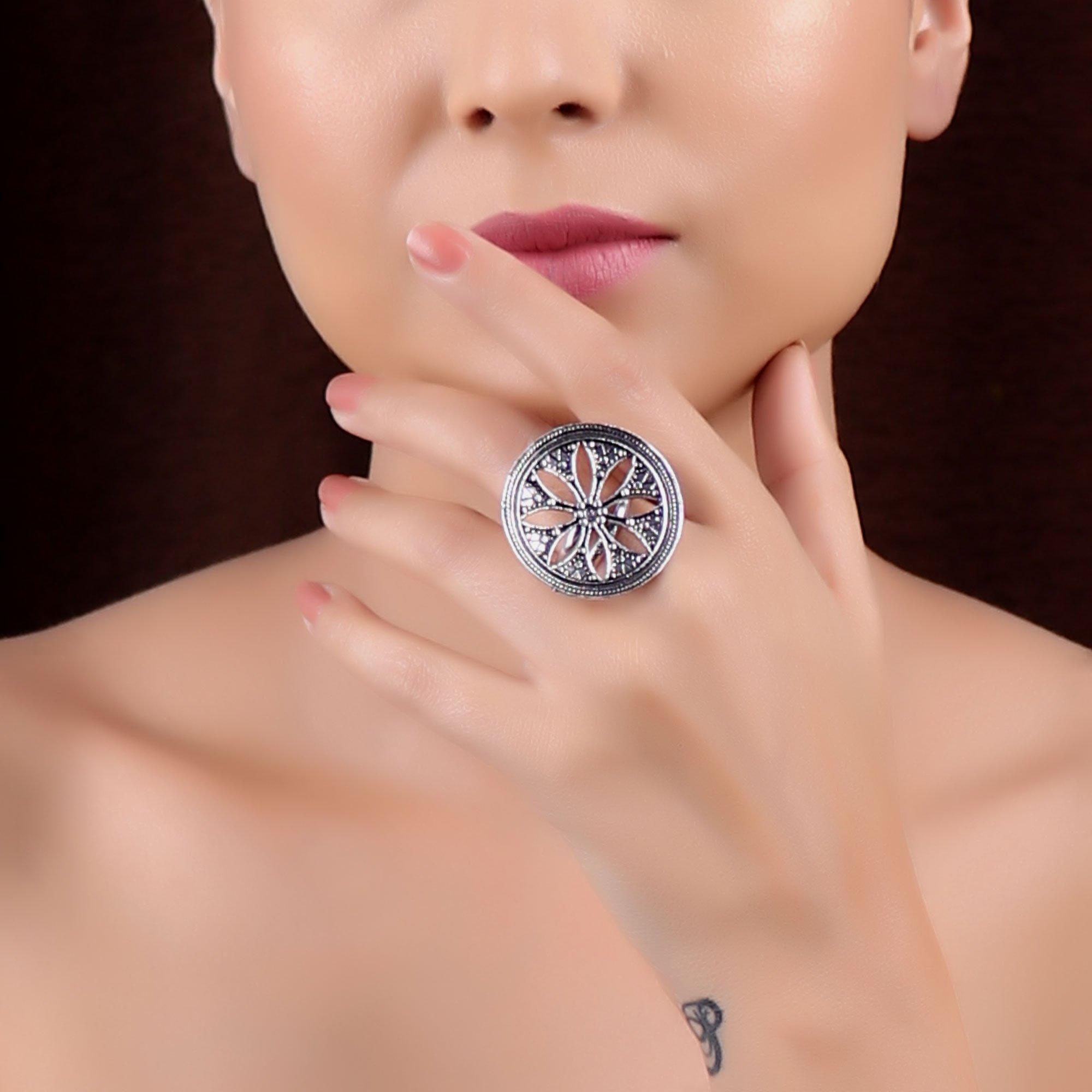 silver finger ring - 17062631 - Zoom Image - 3
