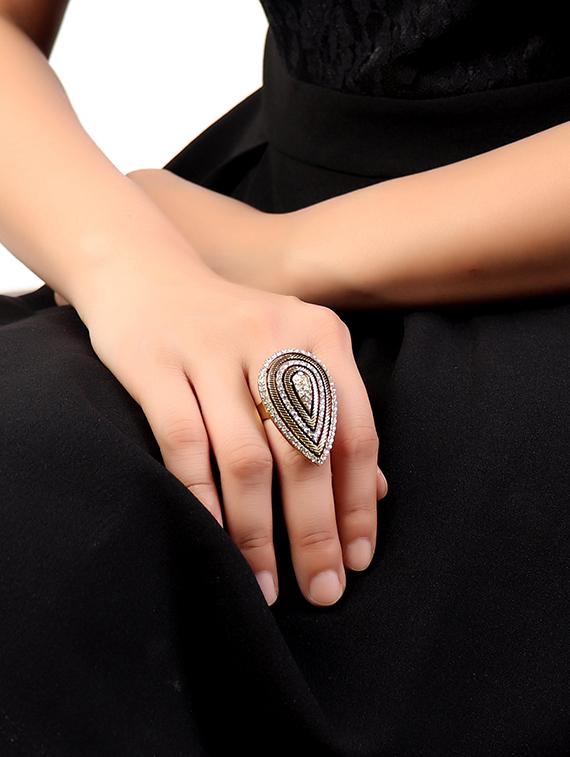 gold metal finger ring - 17062641 - Zoom Image - 3