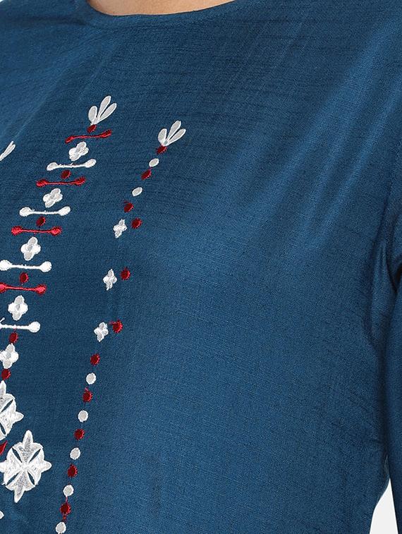 embroidered straight kurta - 17072317 - Zoom Image - 4