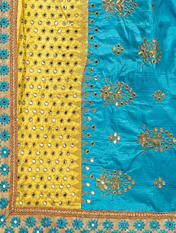 contrast embroidered saree with blouse - 17100524 - Zoom Image - 3