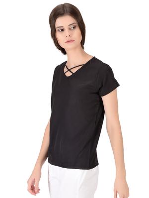 criss cross neck solid top - 17134254 - Standard Image - 2
