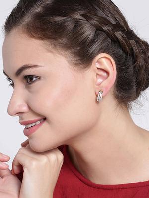 gold metal studs earring - 17137462 - Standard Image - 3