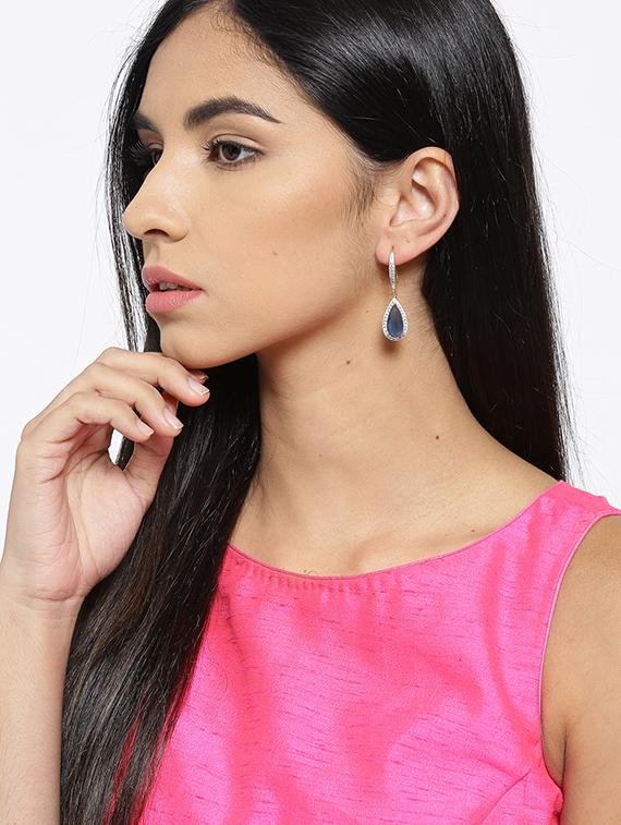 gold metal drop earring - 17137550 - Zoom Image - 3