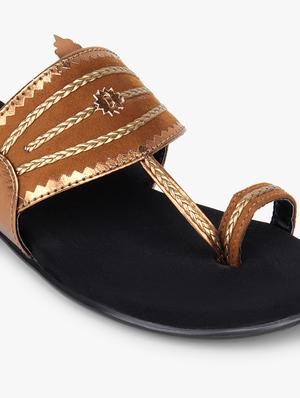 beige one toe kolhapuris - 17138404 - Standard Image - 5