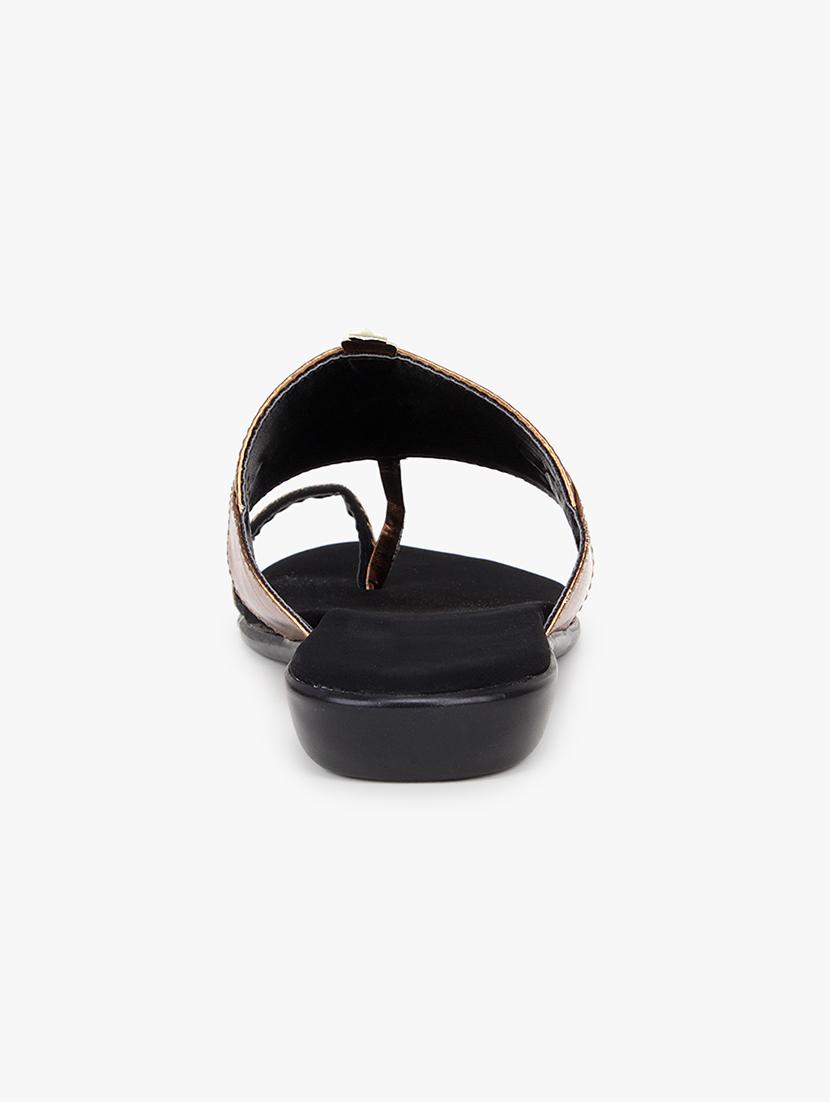 black one toe kolhapuris - 17138405 - Zoom Image - 4