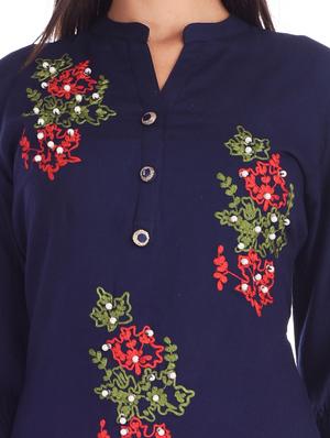 embroidered straight kurta - 17147977 - Standard Image - 4