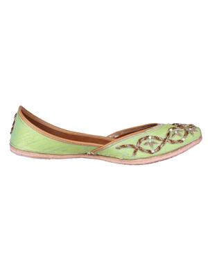 green slip on jutis - 17167530 - Standard Image - 2