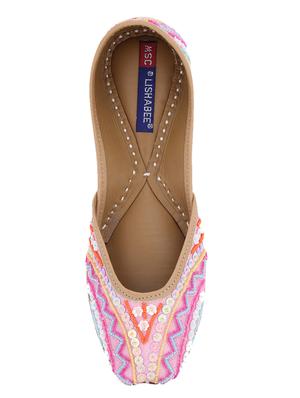 pink slip on jutis - 17167541 - Standard Image - 4