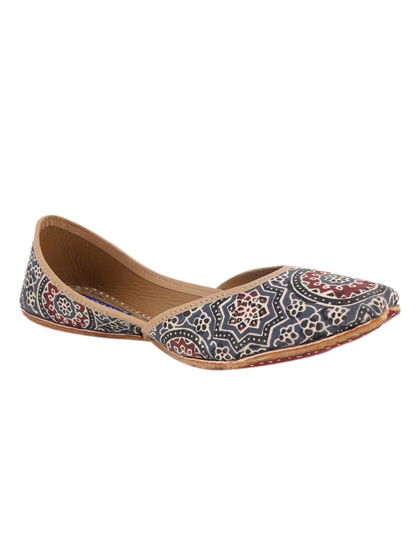 blue slip on jutis - 17167544 - Zoom Image - 1