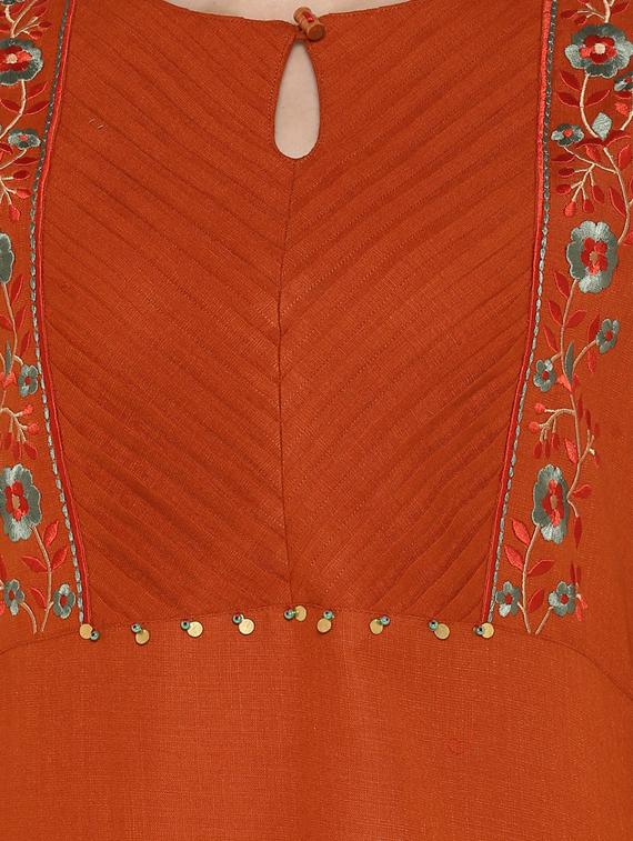 embroidered yoke pleated straight kurta - 17172542 - Zoom Image - 4