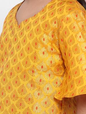 yellow silk blend lehnga choli - 17173642 - Standard Image - 4