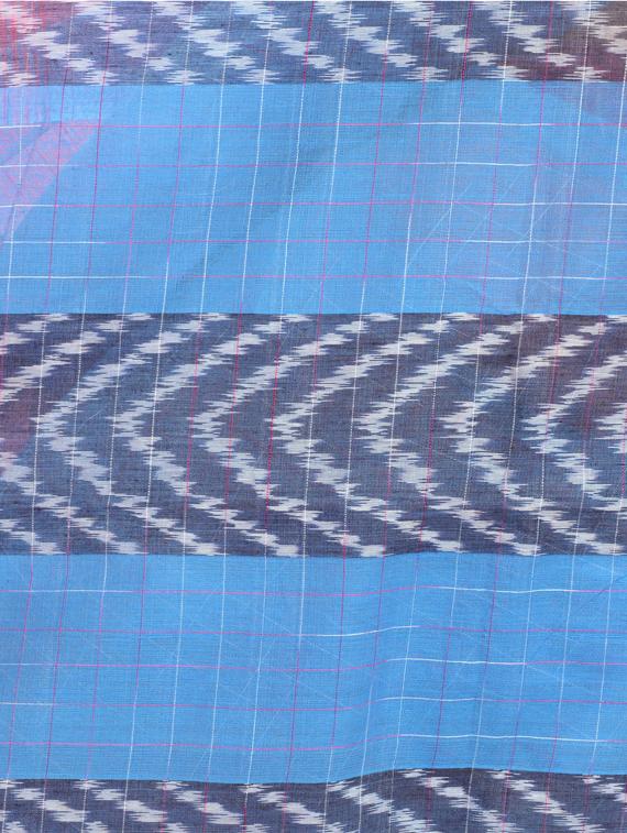 checkered handloom saree with blouse - 17189005 - Zoom Image - 3