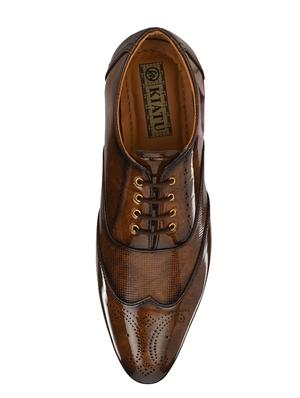 brown lace-up brouges - 17192566 - Standard Image - 4
