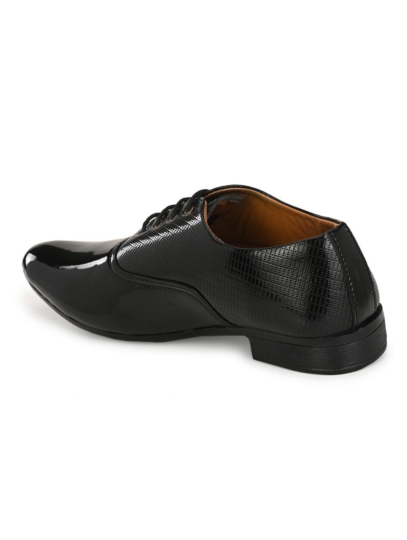 black lace-up brouges - 17192574 - Zoom Image - 3