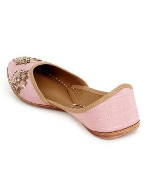 pink slip on jutis - 17195056 - Standard Image - 4