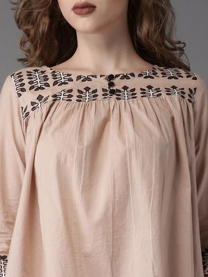 round neck printed top - 17199747 - Standard Image - 4