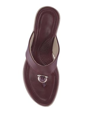maroon toe separator sandals - 17212916 - Standard Image - 5