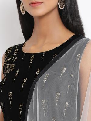 embellished flared lehenga - 17213124 - Standard Image - 4