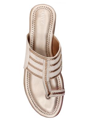 beige one toe kolhapuris - 17229505 - Standard Image - 4