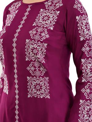 round neck embroidered top - 17232077 - Standard Image - 4