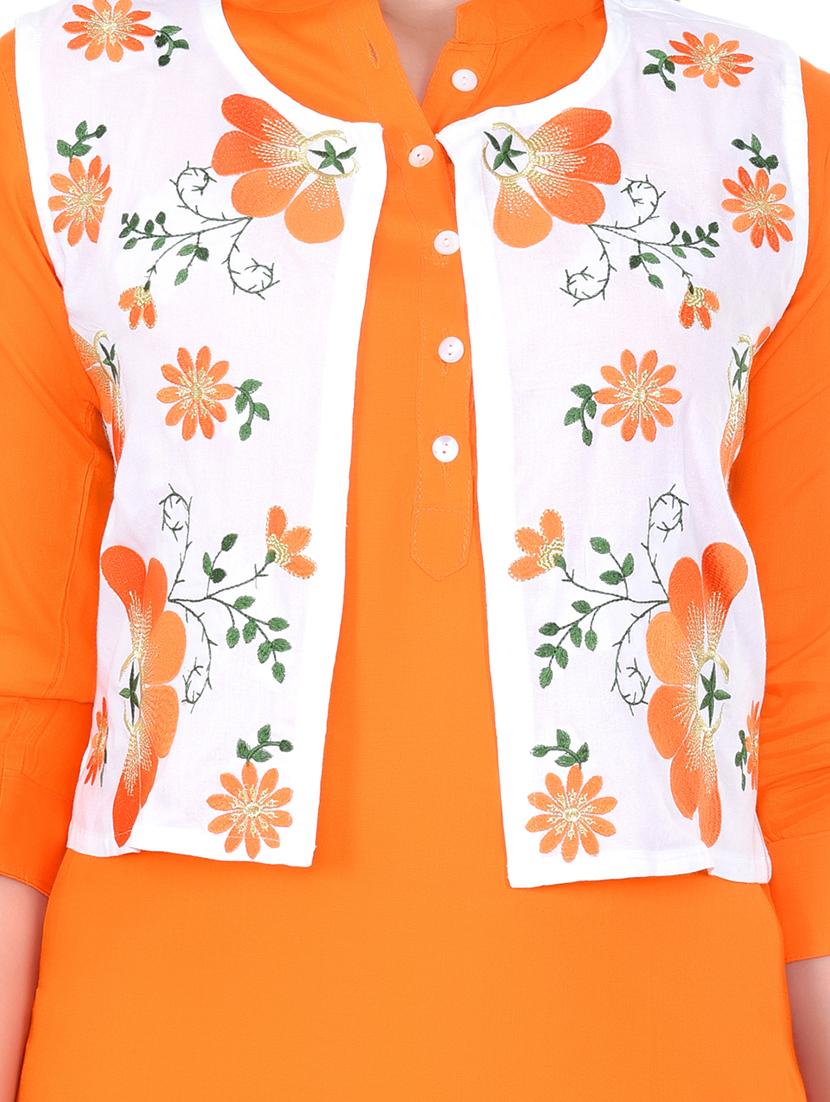 solid kurta palazzo set with embroidered jacket - 17247052 - Zoom Image - 4