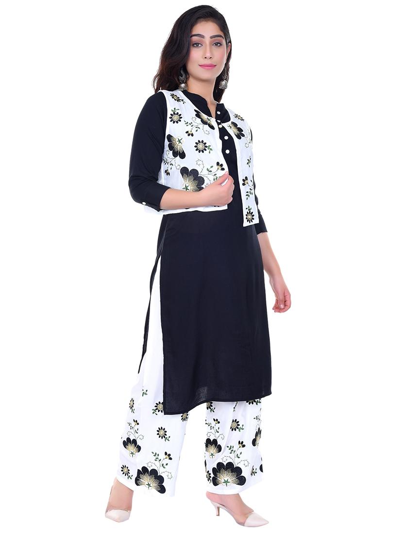 solid kurta palazzo set with embroidered jacket - 17247055 - Zoom Image - 2