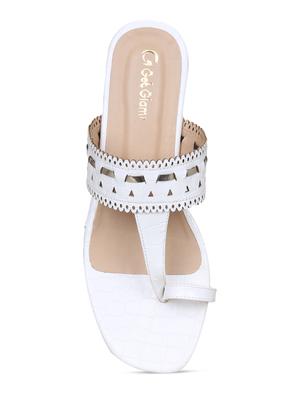 white leatherette one toe kolhapuris - 17251869 - Standard Image - 4