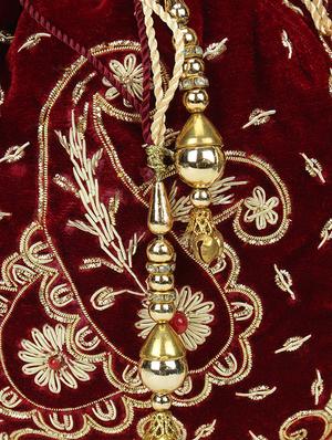 maroon velvet ethnic handbag - 17255855 - Standard Image - 4