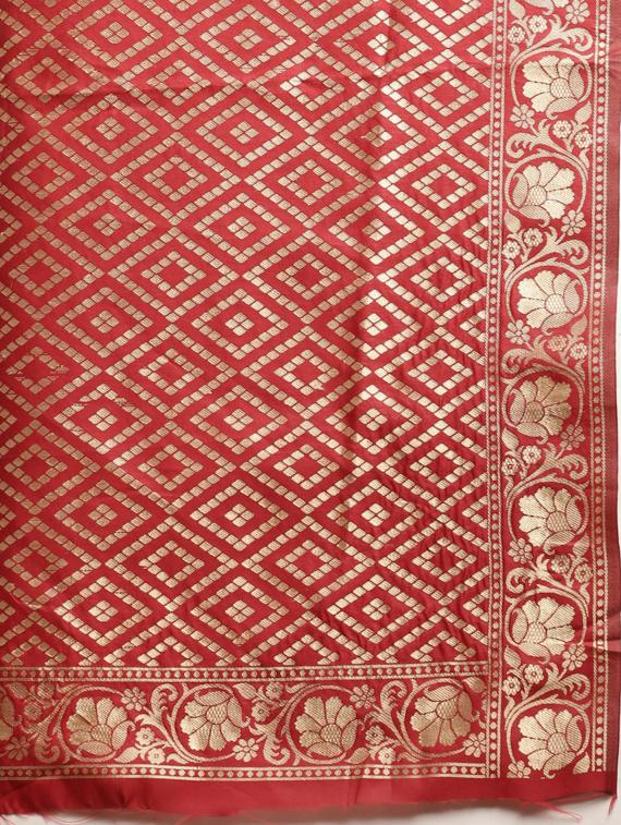 self design banarasi saree with blouse - 17257810 - Zoom Image - 5
