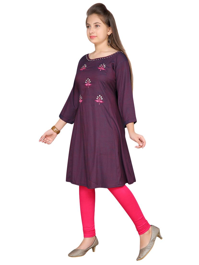 red cotton regular kurti - 17272225 - Zoom Image - 2