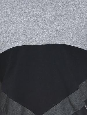 grey color block cut & sew t-shirt - 17273526 - Standard Image - 5