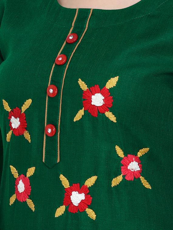 embroidered straight kurta - 17273761 - Zoom Image - 4