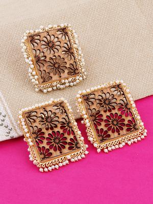 brown wood studs earring with ring - 17274332 - Standard Image - 3