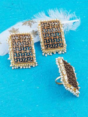 brown wood studs earring - 17274335 - Standard Image - 3