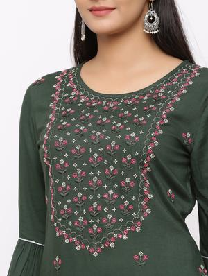 embroidered straight kurta - 17280730 - Standard Image - 4