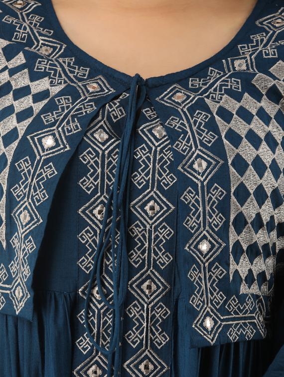 embroidered a-line kurta - 17280785 - Zoom Image - 4