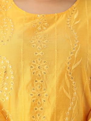 embroidered straight kurta - 17280789 - Standard Image - 4